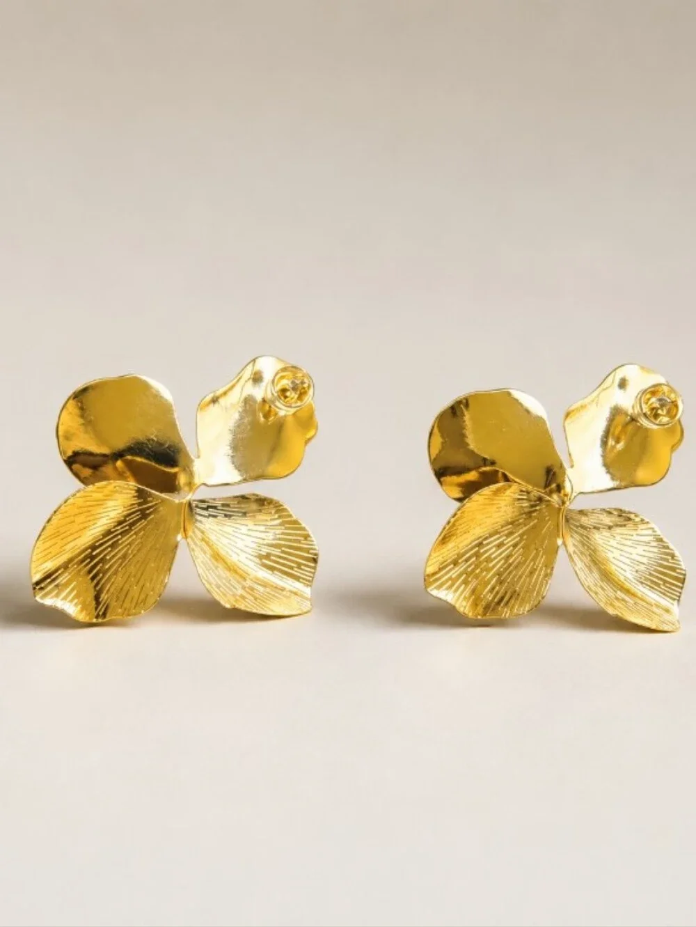 Shashi Hyacinthe Flower Earring